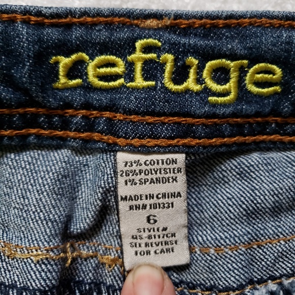 Refuge Denim Boyfriend Short - 6 - Picture 5 of 6